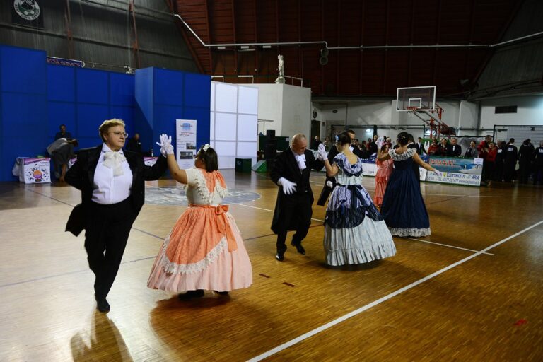 foto: Esibizione di danza in palestra