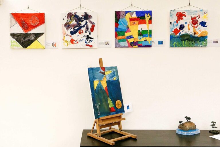 Foto: Mostra di quadri realizzati dai ragazzi
